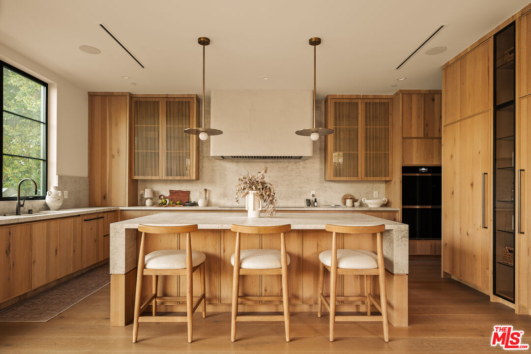 11556 Blix Street Valley Village, CA 91602 - Photo 10 of 45