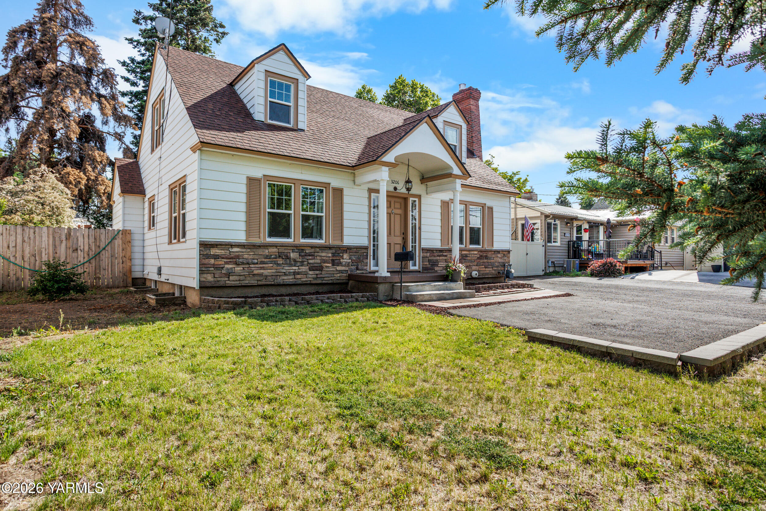 3206 Summitview Avenue Yakima, WA 98902 - Photo 34 of 48 Front