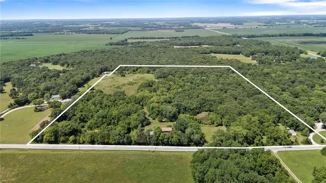 $375,000 | 1425 Labette Road, Ottawa, KS 66067