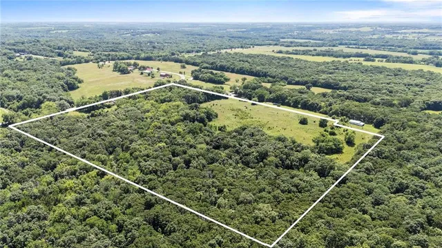 $375,000 | 1425 Labette Road, Ottawa, KS 66067