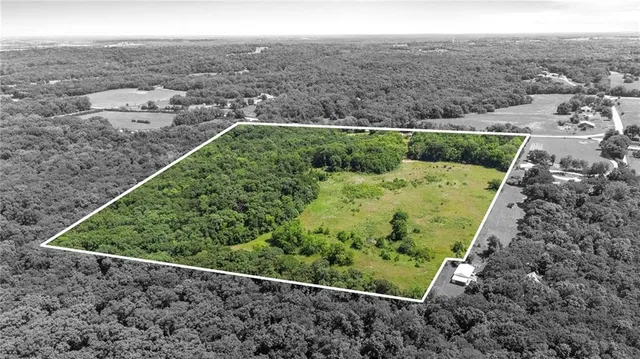 $375,000 | 1425 Labette Road, Ottawa, KS 66067