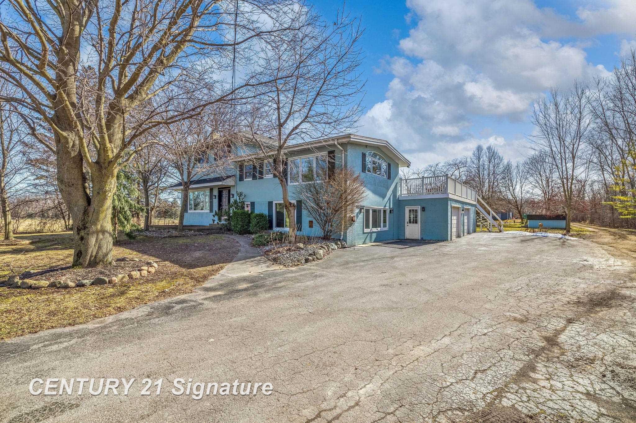 6807 West Freeland Road Freeland, MI 48623 - Photo 1 of 75 50137406-b94320fb-2010-41cd-8cbe-c93e7ba0ccac.JPG