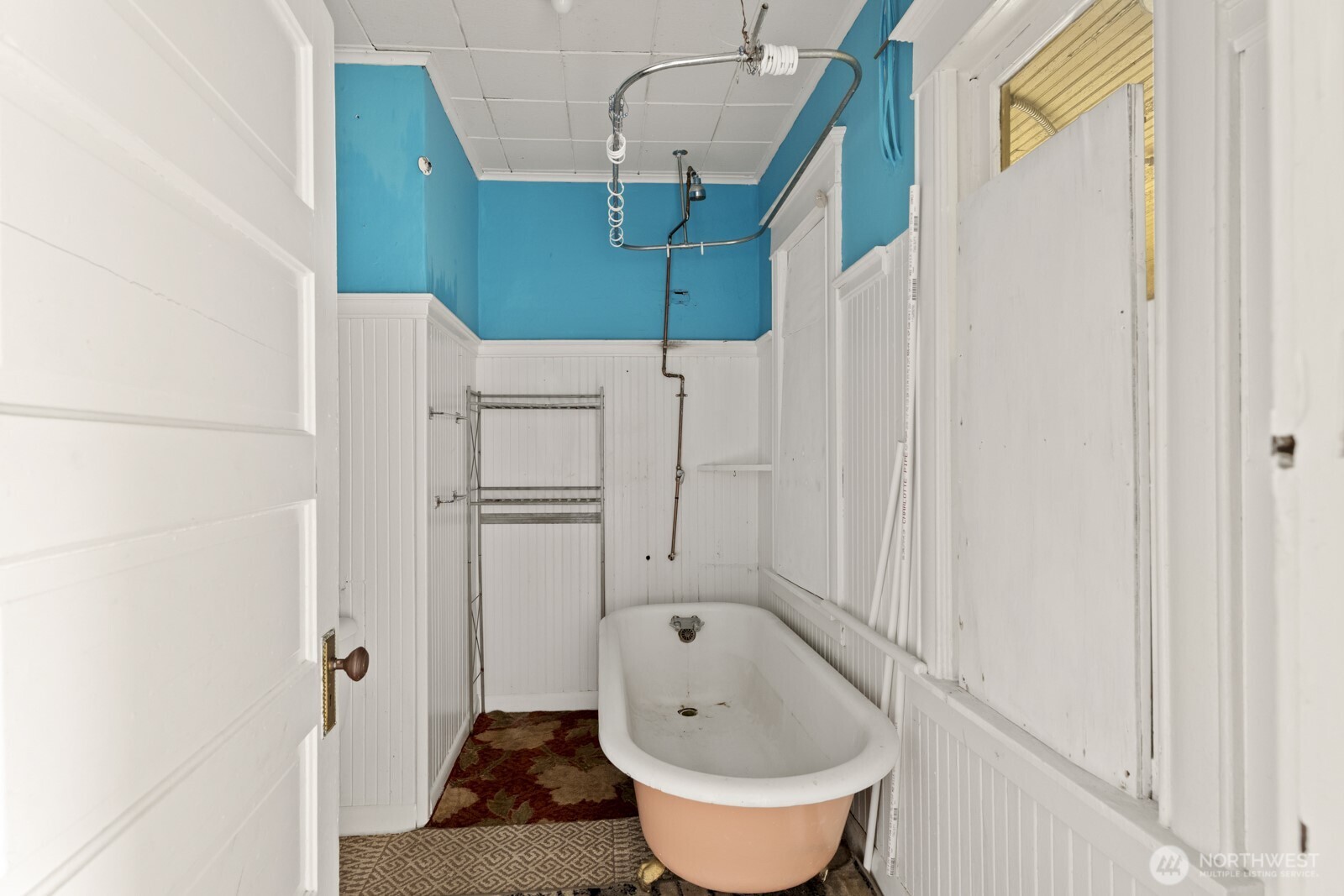4812 46th Avenue Southwest Seattle, WA 98116 - Photo 24 of 26 a bathroom with a toilet and a sink