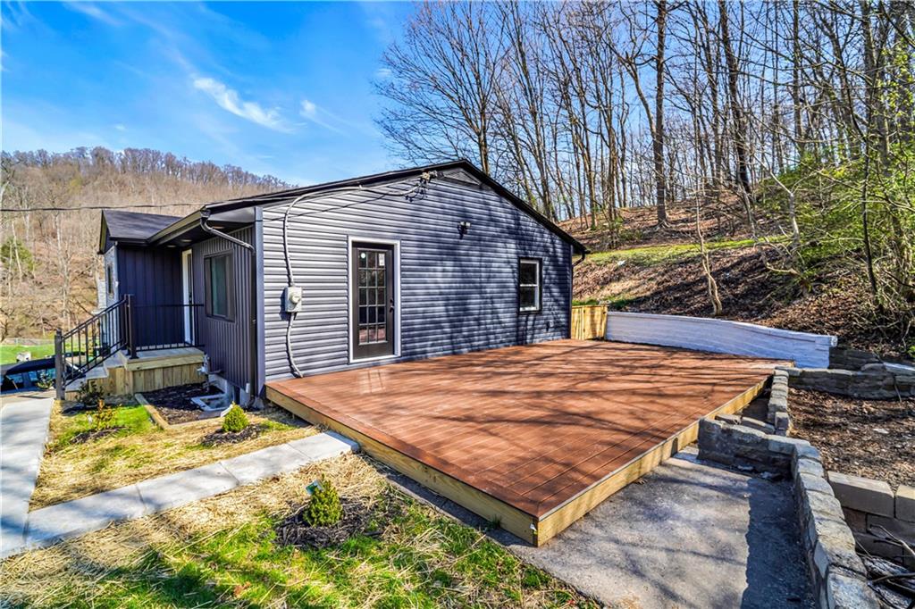 757 Old Narrows Run Road Coraopolis, PA 15108 - Photo 3 of 35