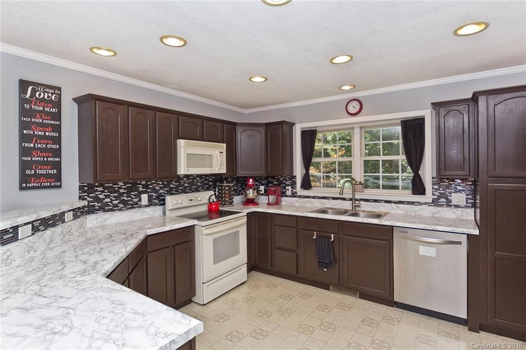 151 Whitaker Road Fairview, NC 28730 - Photo 11 of 36 Gallery Image 11