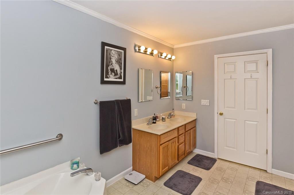 151 Whitaker Road Fairview, NC 28730 - Photo 16 of 36 Gallery Image 16