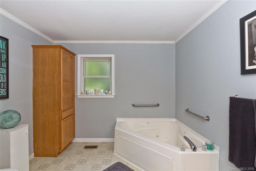 151 Whitaker Road Fairview, NC 28730 - Photo 18 of 36 Gallery Image 18