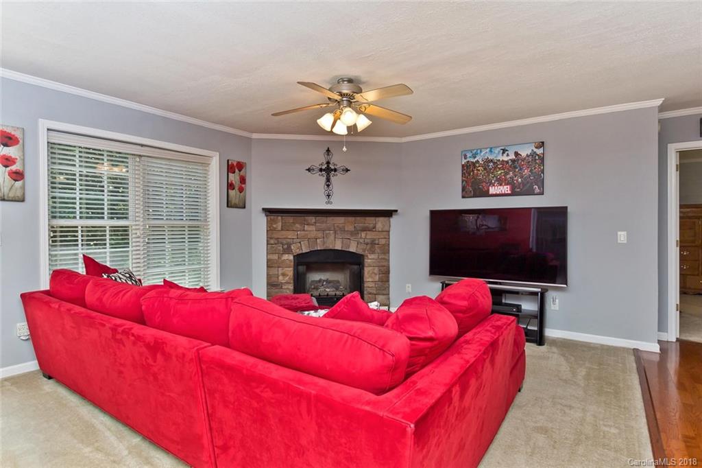151 Whitaker Road Fairview, NC 28730 - Photo 5 of 36 Gallery Image 5