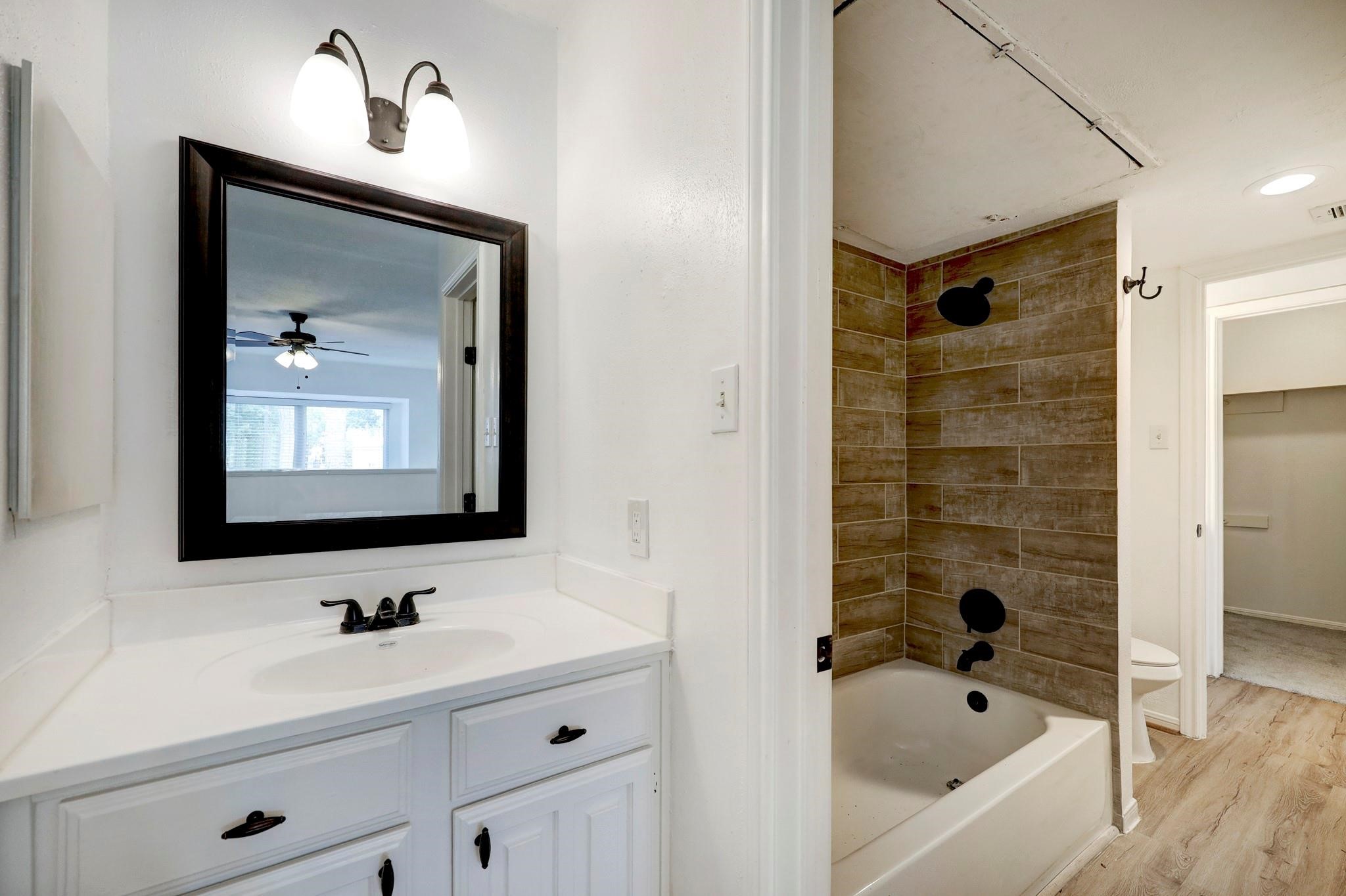 16120 Stuebner Airline Road, Unit 611 Spring, TX 77379 - Photo 8 of 11 Full bath , 2nd floor