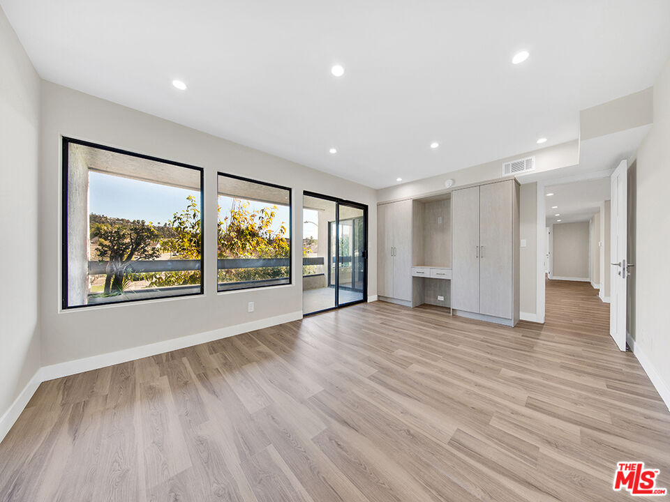 1325 Valley View Road, Unit 201 Glendale, CA 91202 - Photo 29 of 36