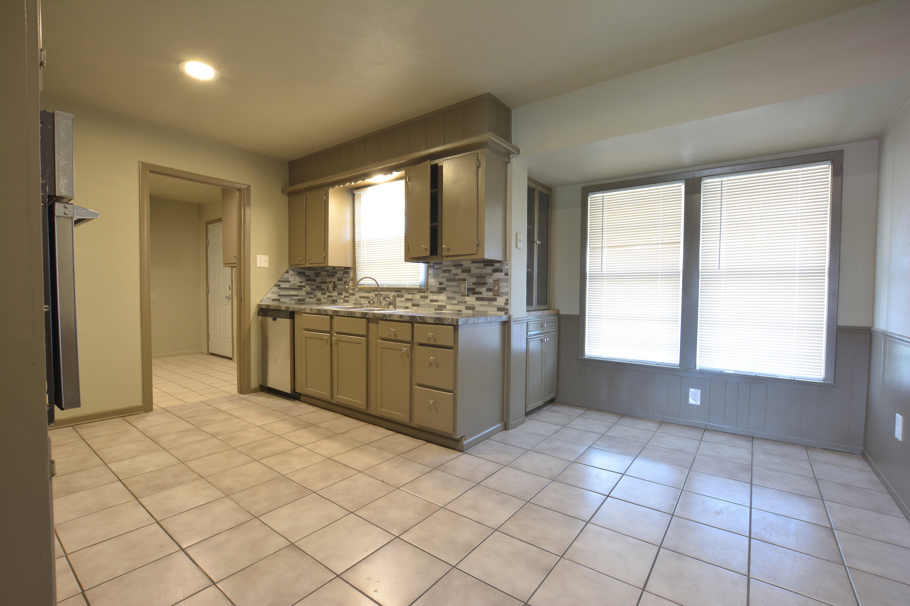 4940 7th Street Lubbock, TX 79416 - Photo 5 of 18 5