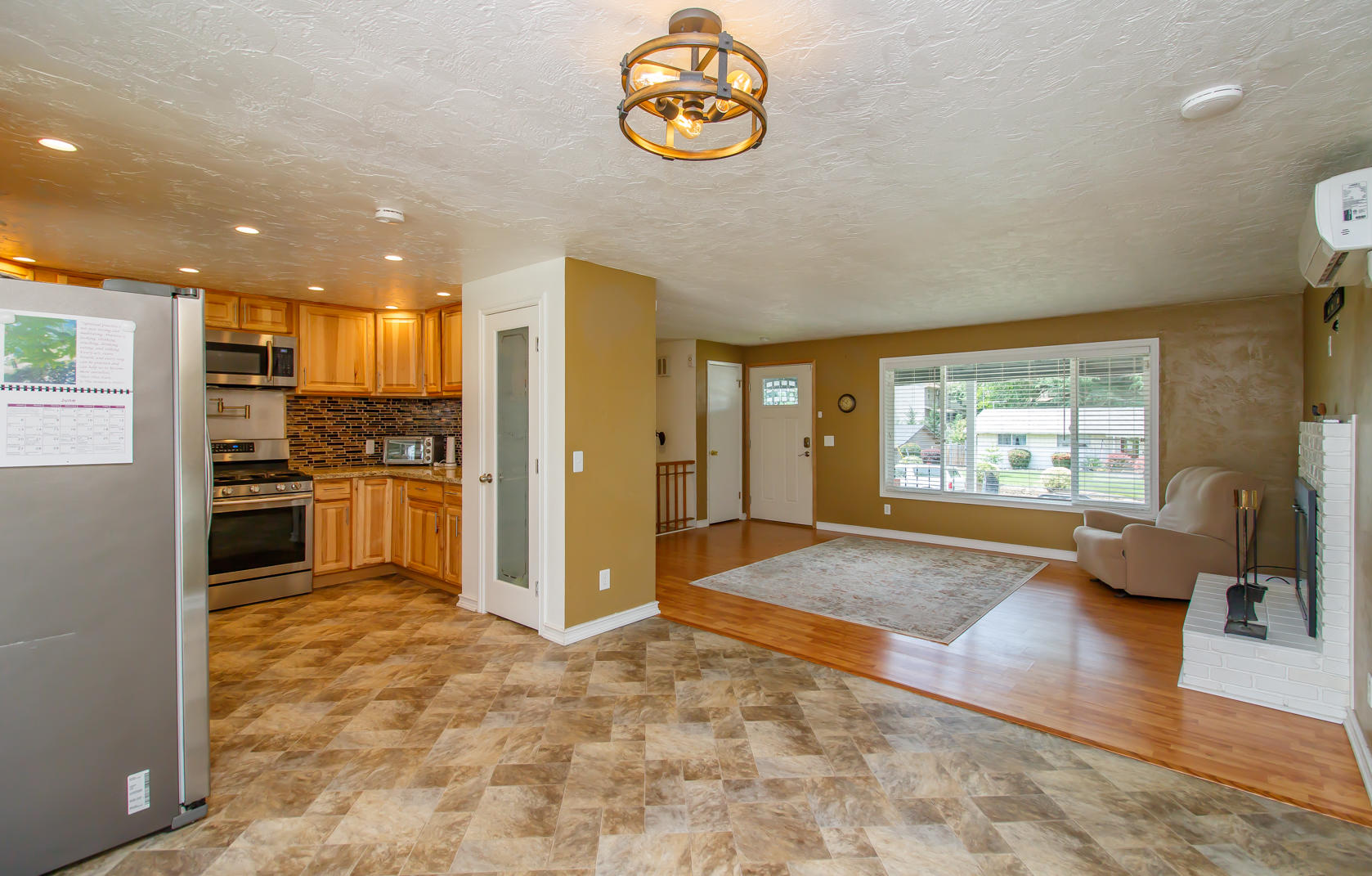 1913 Crestbrook Road Medford, OR 97504 - Photo 9 of 36 9