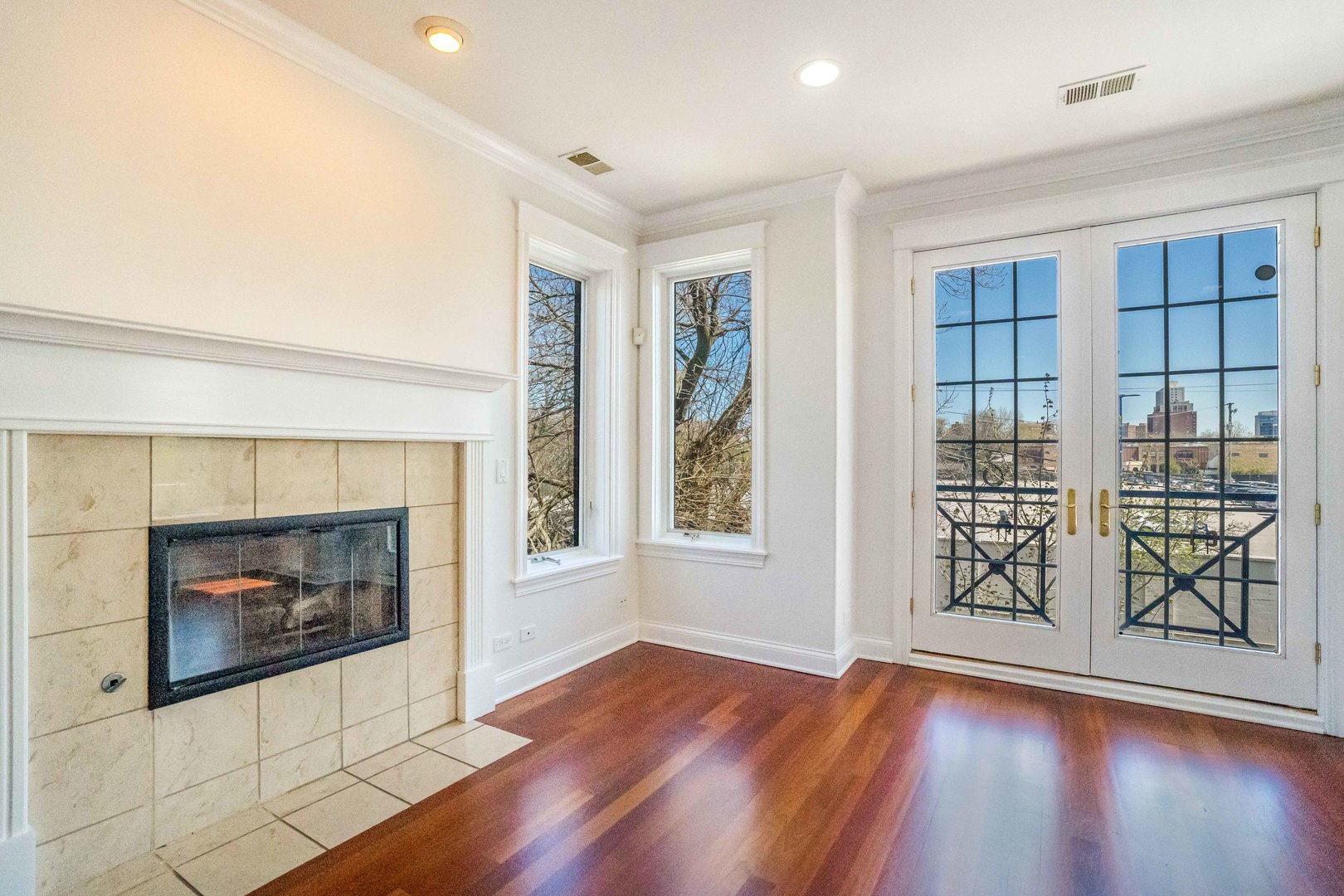 3836 North Racine Avenue, Unit 2 Chicago, IL 60613 - Photo 4 of 15 Gallery Image 4