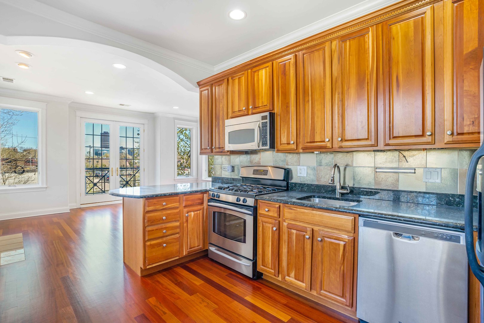 3836 North Racine Avenue, Unit 2 Chicago, IL 60613 - Photo 5 of 15 Gallery Image 5