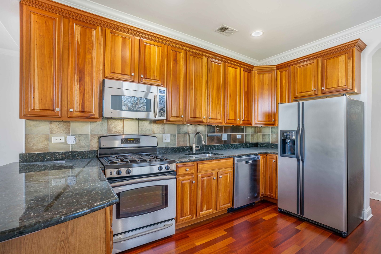 3836 North Racine Avenue, Unit 2 Chicago, IL 60613 - Photo 6 of 15 Gallery Image 6