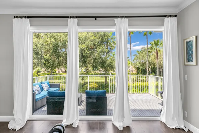 a view of a house with yard and front view of a house