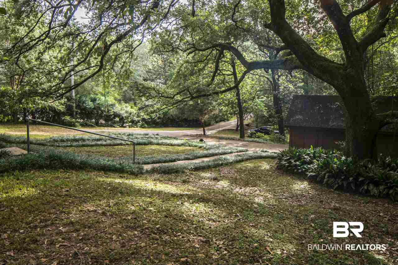 7255 Jay Lane Fairhope, AL 36532 - Photo 4 of 45 Driveway