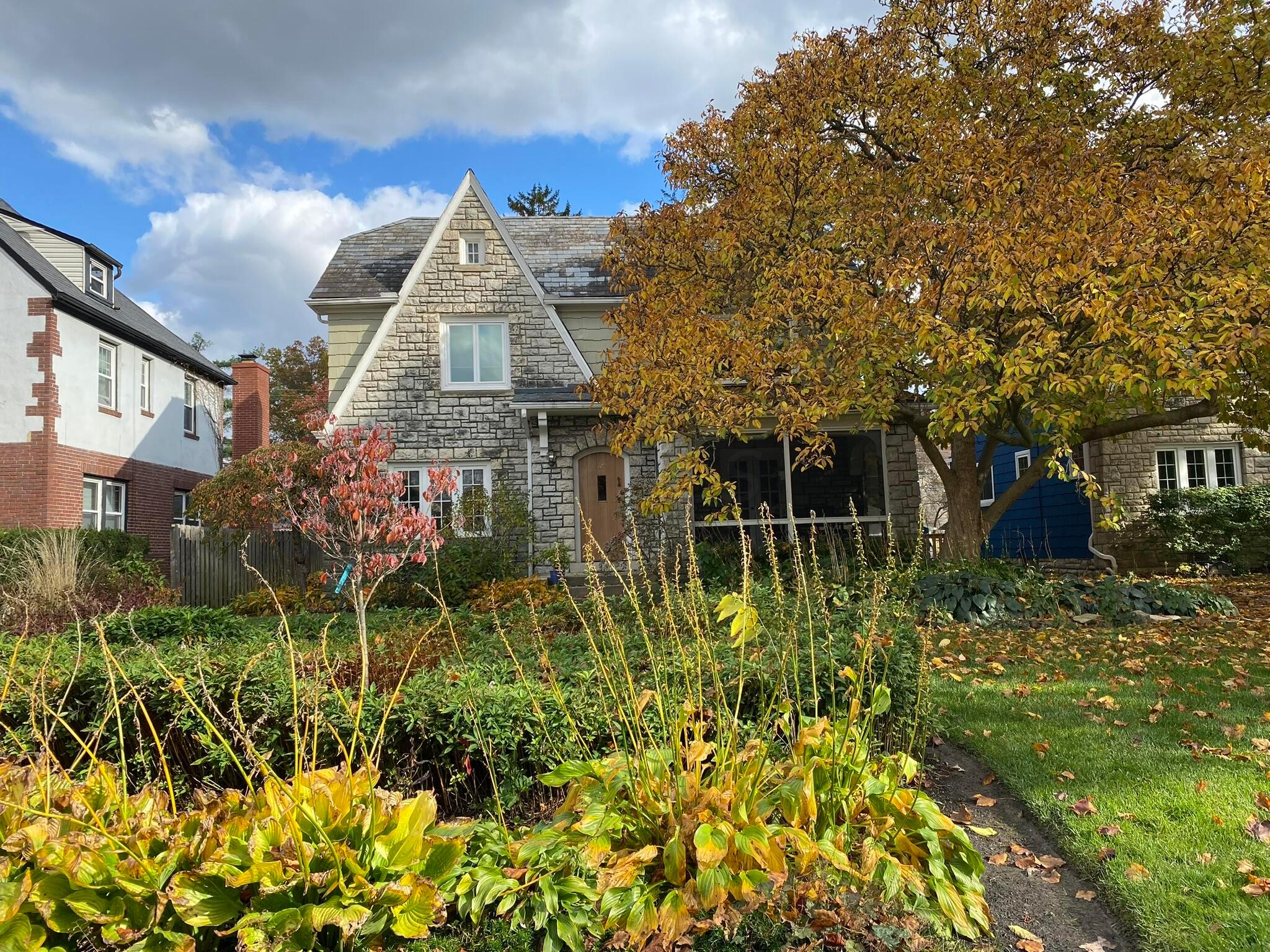 60 South Cassingham Road Bexley, OH 43209 - Photo 2 of 5 Professionally landscaped, irrigation system installed.
