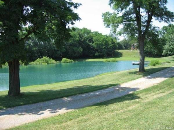 2531 Springfield Jamestown Road Springfield, OH 45502 - Photo 2 of 23