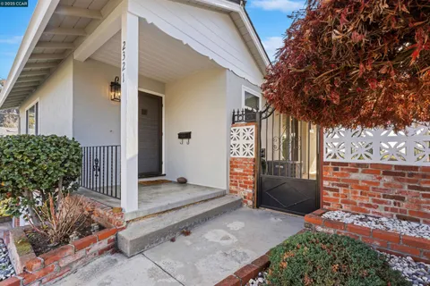 $949,000 | 2321 Camino Dolores, Castro Valley, CA 94546