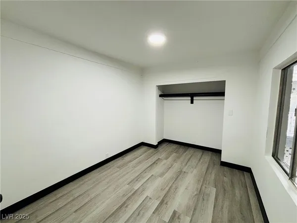 $1,350 | 1922 Fairfield Avenue, Unit 211, Las Vegas, NV 89102