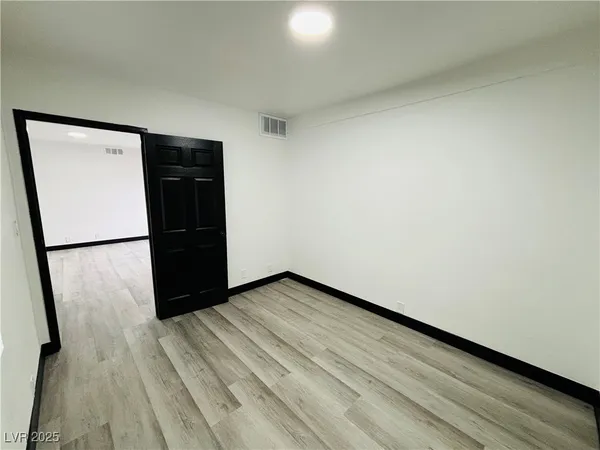 $1,350 | 1922 Fairfield Avenue, Unit 211, Las Vegas, NV 89102