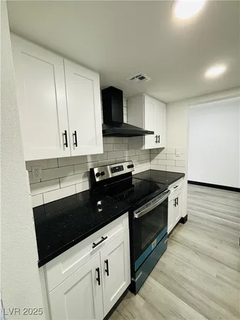 $1,349 | 1922 Fairfield Avenue, Unit 211, Las Vegas, NV 89102