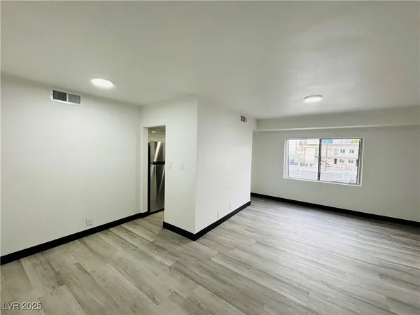 $1,350 | 1922 Fairfield Avenue, Unit 211, Las Vegas, NV 89102