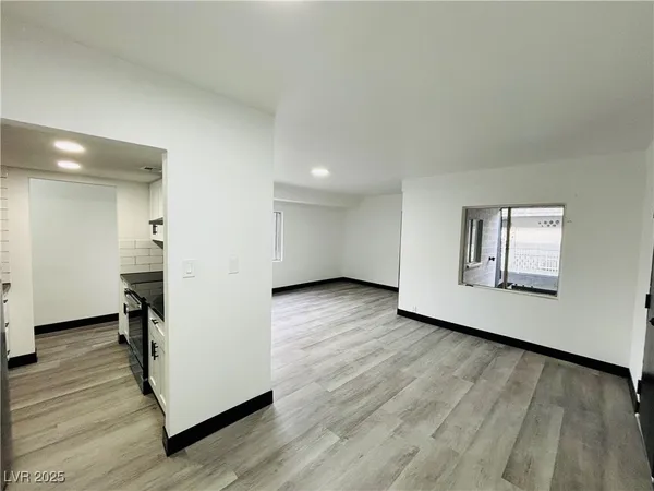 $1,350 | 1922 Fairfield Avenue, Unit 211, Las Vegas, NV 89102