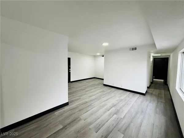 $1,350 | 1922 Fairfield Avenue, Unit 211, Las Vegas, NV 89102