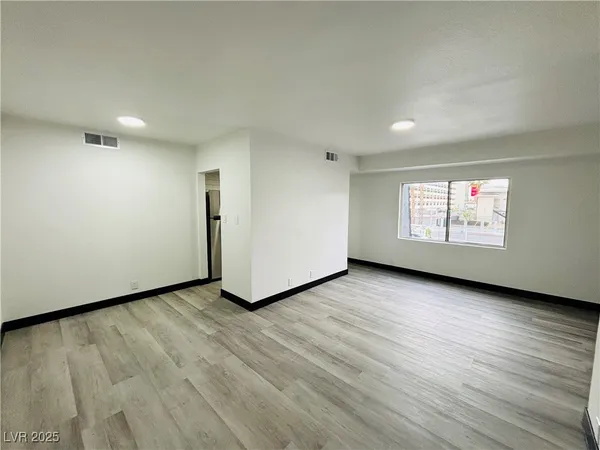 $1,350 | 1922 Fairfield Avenue, Unit 211, Las Vegas, NV 89102