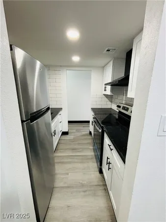 $1,350 | 1922 Fairfield Avenue, Unit 211, Las Vegas, NV 89102