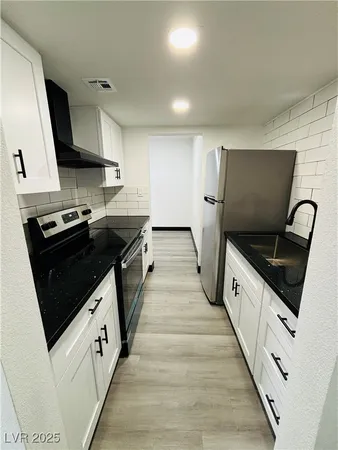 $1,349 | 1922 Fairfield Avenue, Unit 211, Las Vegas, NV 89102