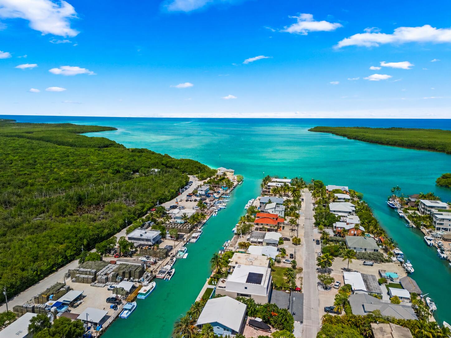 16 South Exuma Road Key Largo, FL 33037 - Photo 3 of 74 a view of a city