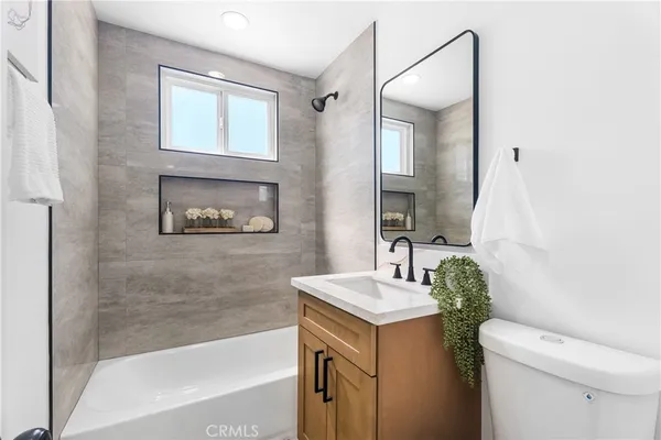 $1,399,999 | 16551 Lucia Lane, Huntington Beach, CA 92647
