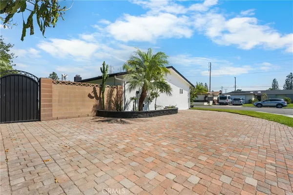 $1,399,999 | 16551 Lucia Lane, Huntington Beach, CA 92647