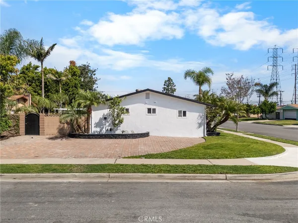 $1,399,999 | 16551 Lucia Lane, Huntington Beach, CA 92647