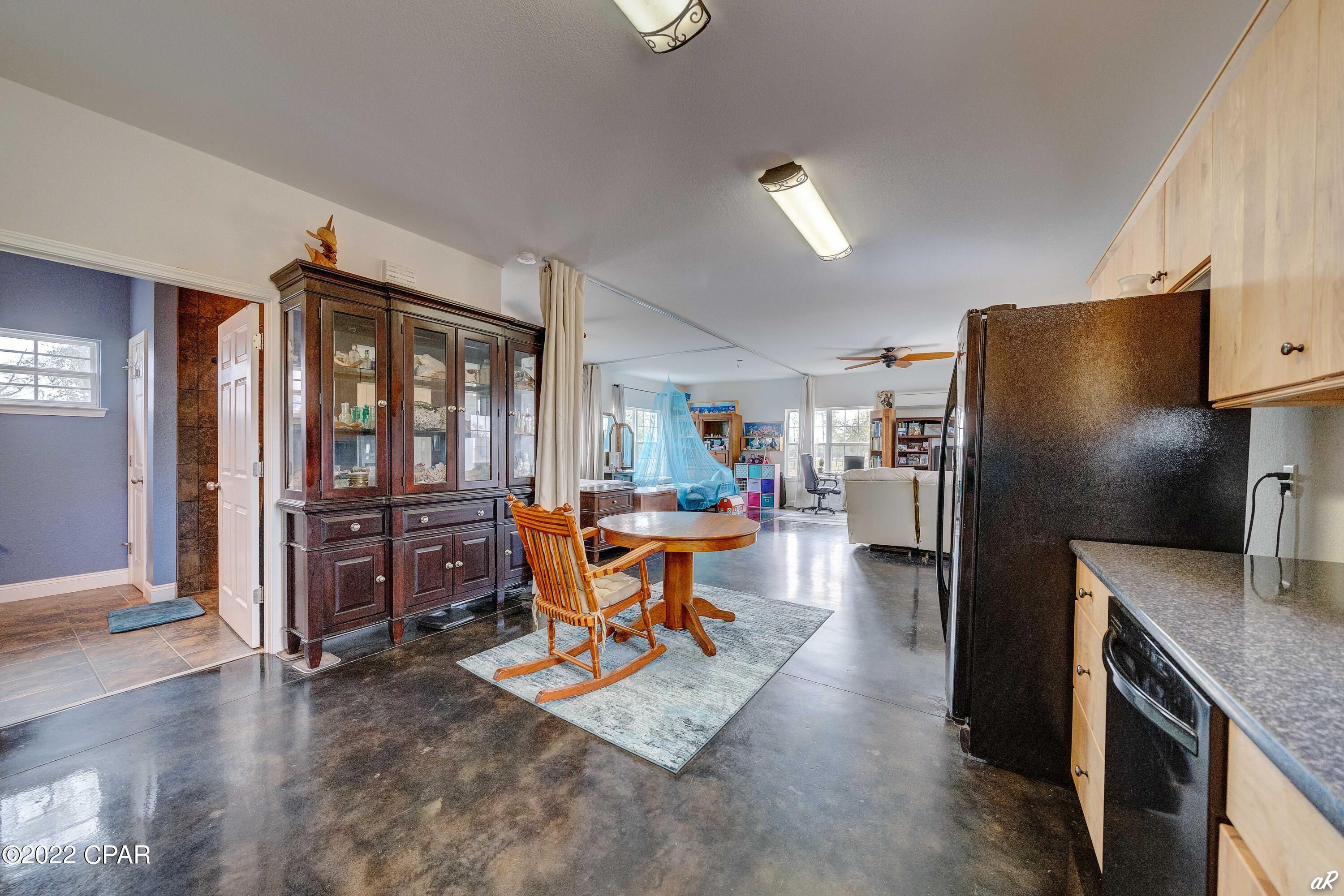 17351 Foster Road Fountain, FL 32438 - Photo 4 of 29