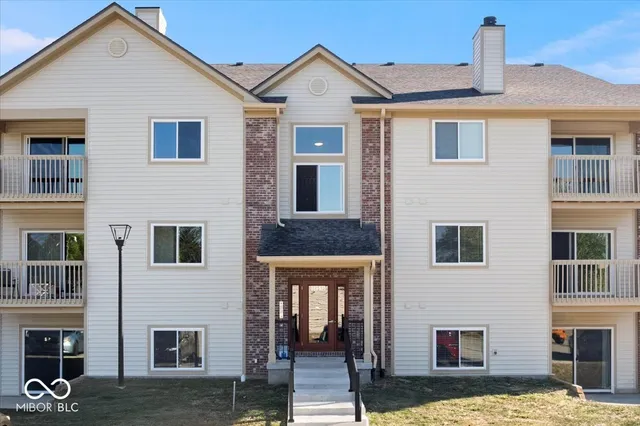 $249,900 | 12515 Timber Creek Drive, Unit 1, Carmel, IN 46032