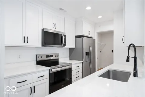 $249,900 | 12515 Timber Creek Drive, Unit 1, Carmel, IN 46032