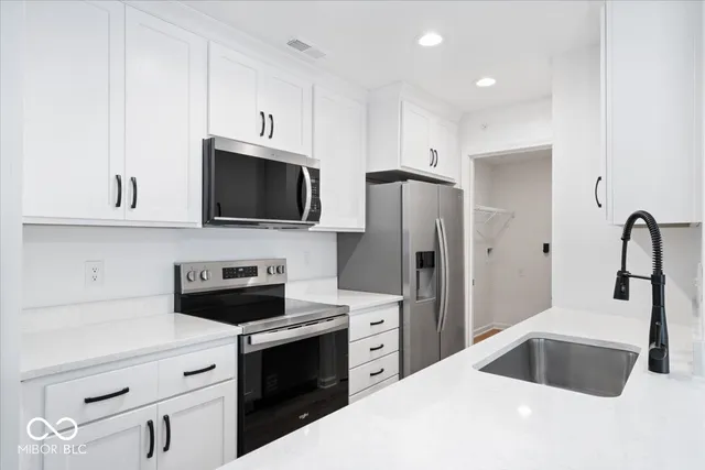 $249,900 | 12515 Timber Creek Drive, Unit 1, Carmel, IN 46032