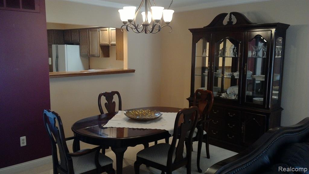 628 Tennyson Rochester Hills, MI 48307 - Photo 12 of 32