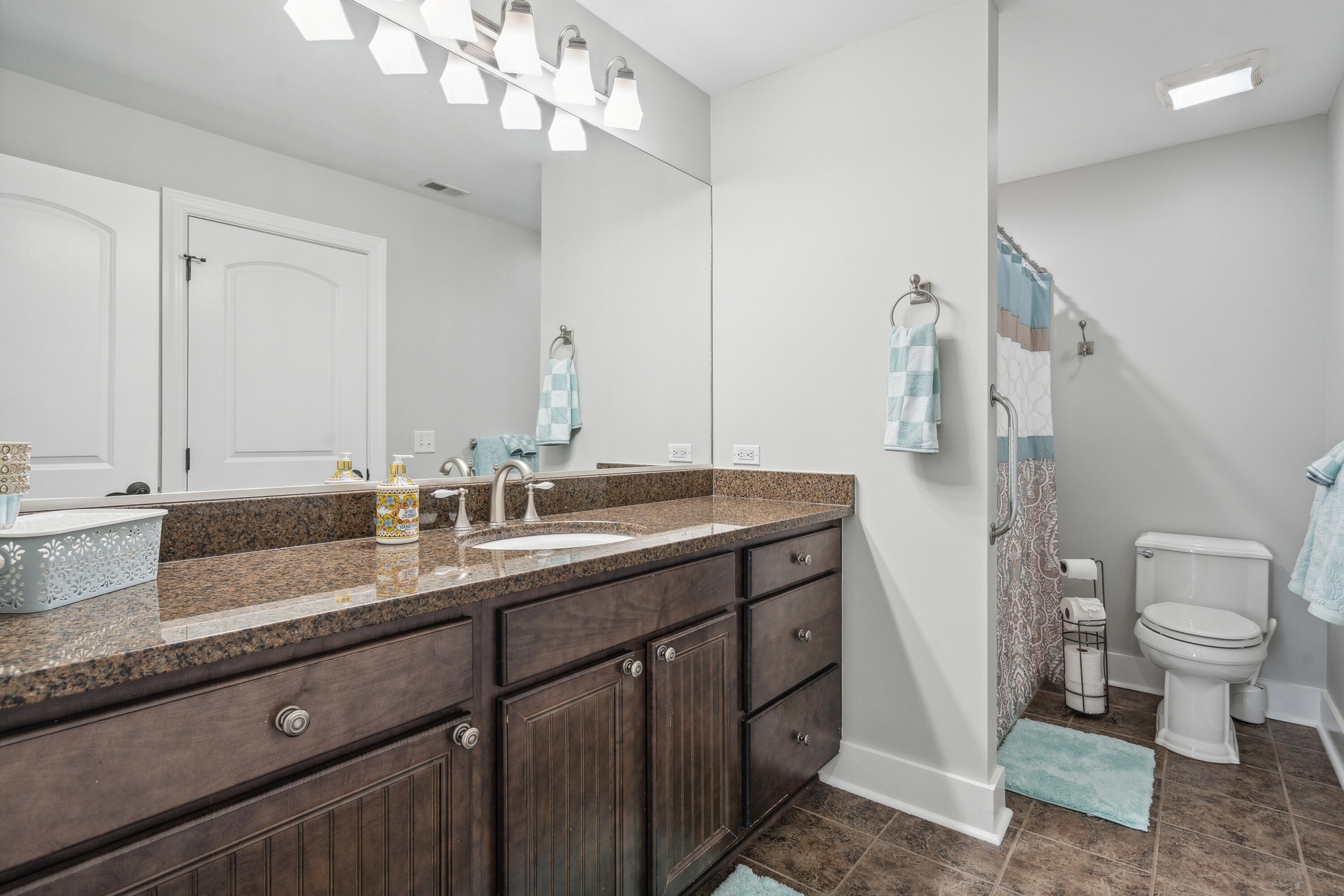 6099 Jacob's Point Boulevard Ravenel, SC 29470 - Photo 52 of 88 Upstairs Bath