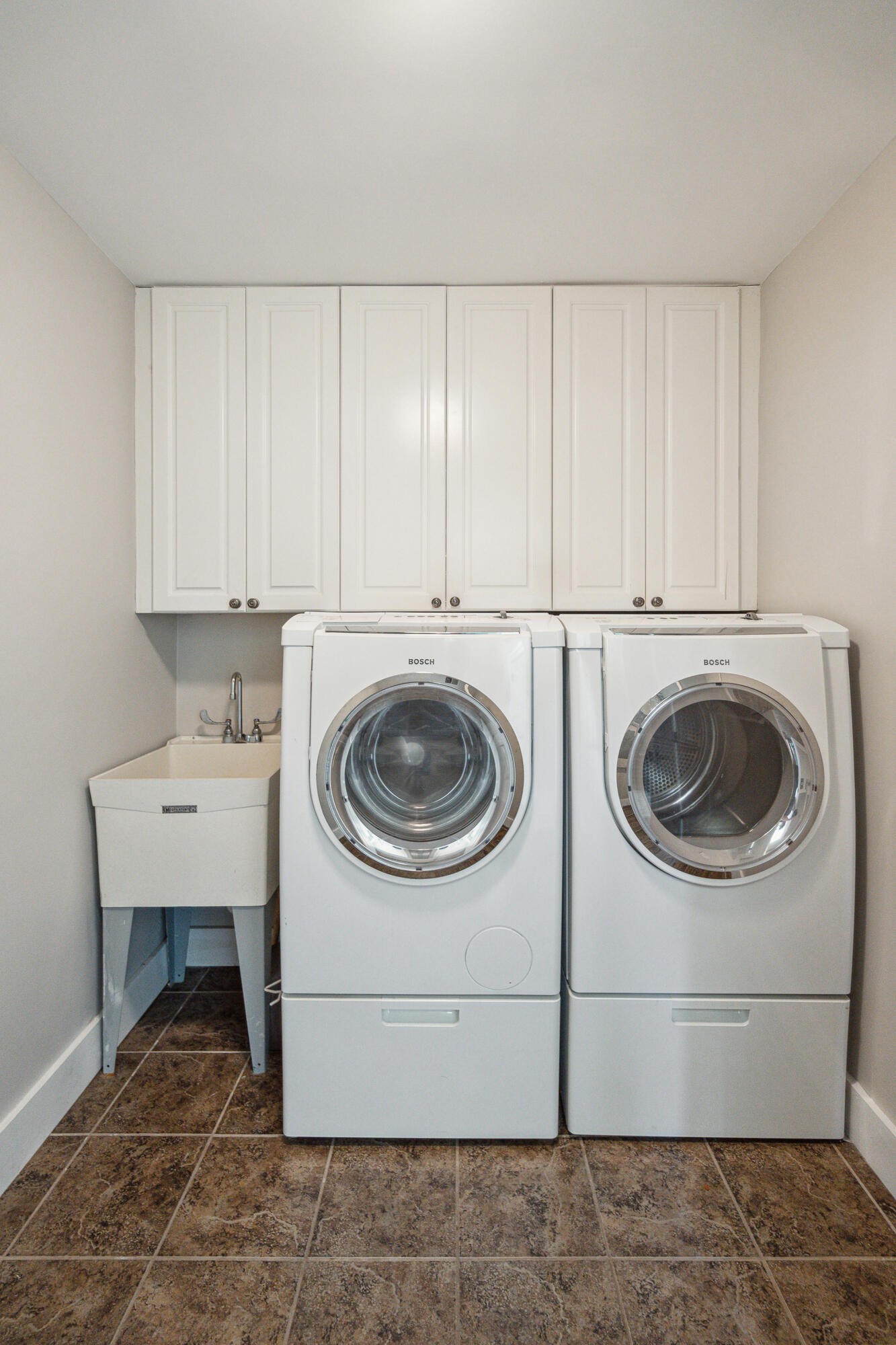 6099 Jacob's Point Boulevard Ravenel, SC 29470 - Photo 64 of 88 Laundry
