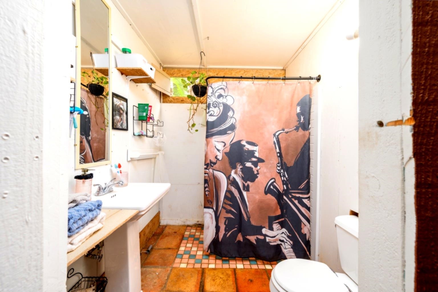105 East Kuiaha Road Haiku, HI 96708 - Photo 23 of 24 a bathroom with a sink mirror vanity and toilet