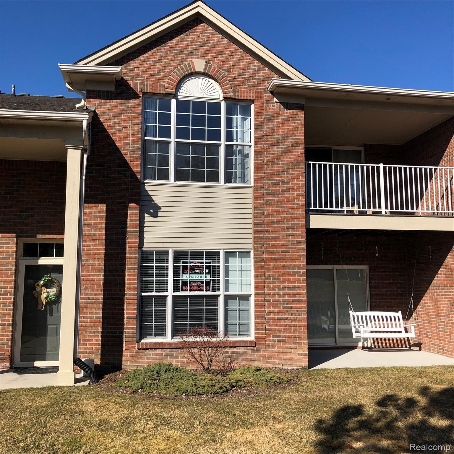 1866 Flagstone Circle, Unit 58 Rochester, MI 48307 - Photo 2 of 18 IMG_5653.jpeg
