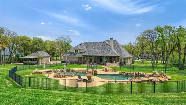 a view of a house with backyard sitting area and garden