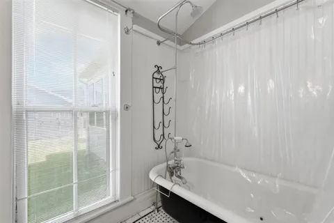 $179,000 | 635 Iris Street, Lake Charles, LA 70601