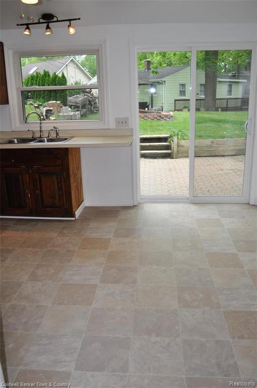 5789 George Road Pinckney, MI 48169 - Photo 9 of 27