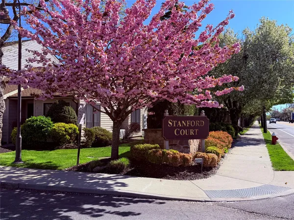 $729,000 | 81 Stanford Court, Unit B, Wantagh, NY 11793